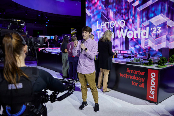 Lenovo anunță noua viziune AI „AI for All” în cadrul Lenovo Tech World 2023