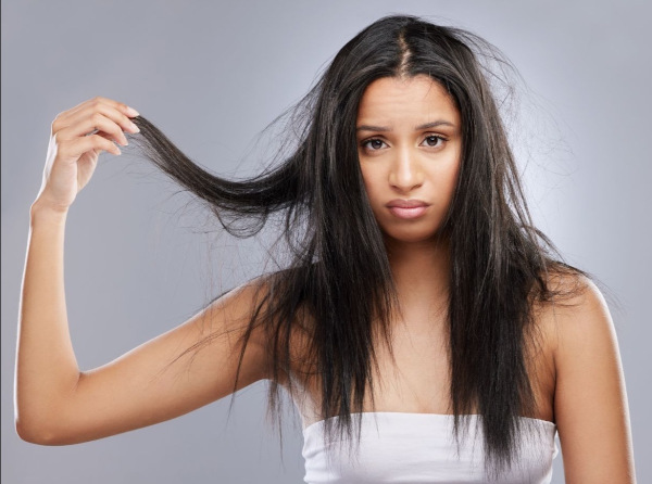 Ce putem face ca să nu ni se mai electrizeze părul
