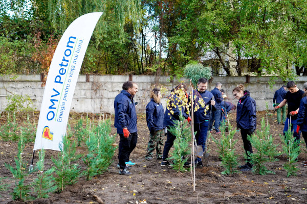 OMV Petrom a lansat campania de toamnă în cadrul proiectului „România plantează pentru mâine”