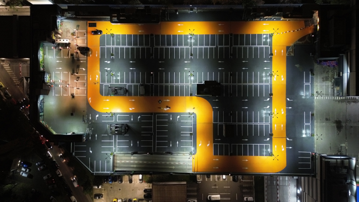 Mega Mall parcare complet modernizată și dotată cu stații de încărcare Tesla
