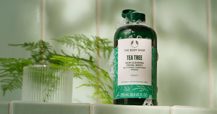 Noua gamă îmbunătățită Tea Tree Oil de la The Body Shop Tea Tree Facial Wash