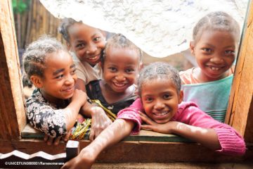 1,4 miliarde de copii la nivel mondial nu beneficiază de protecție socială de bază, potrivit celor mai recente date