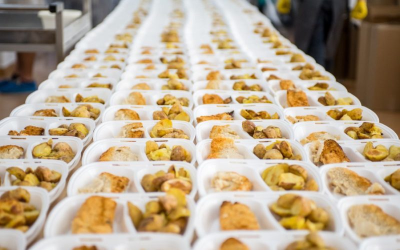 Un milion de mese calde oferite persoanelor vulnerabile, prin proiectul Social Food inițiat de Chef Adrian Hădean