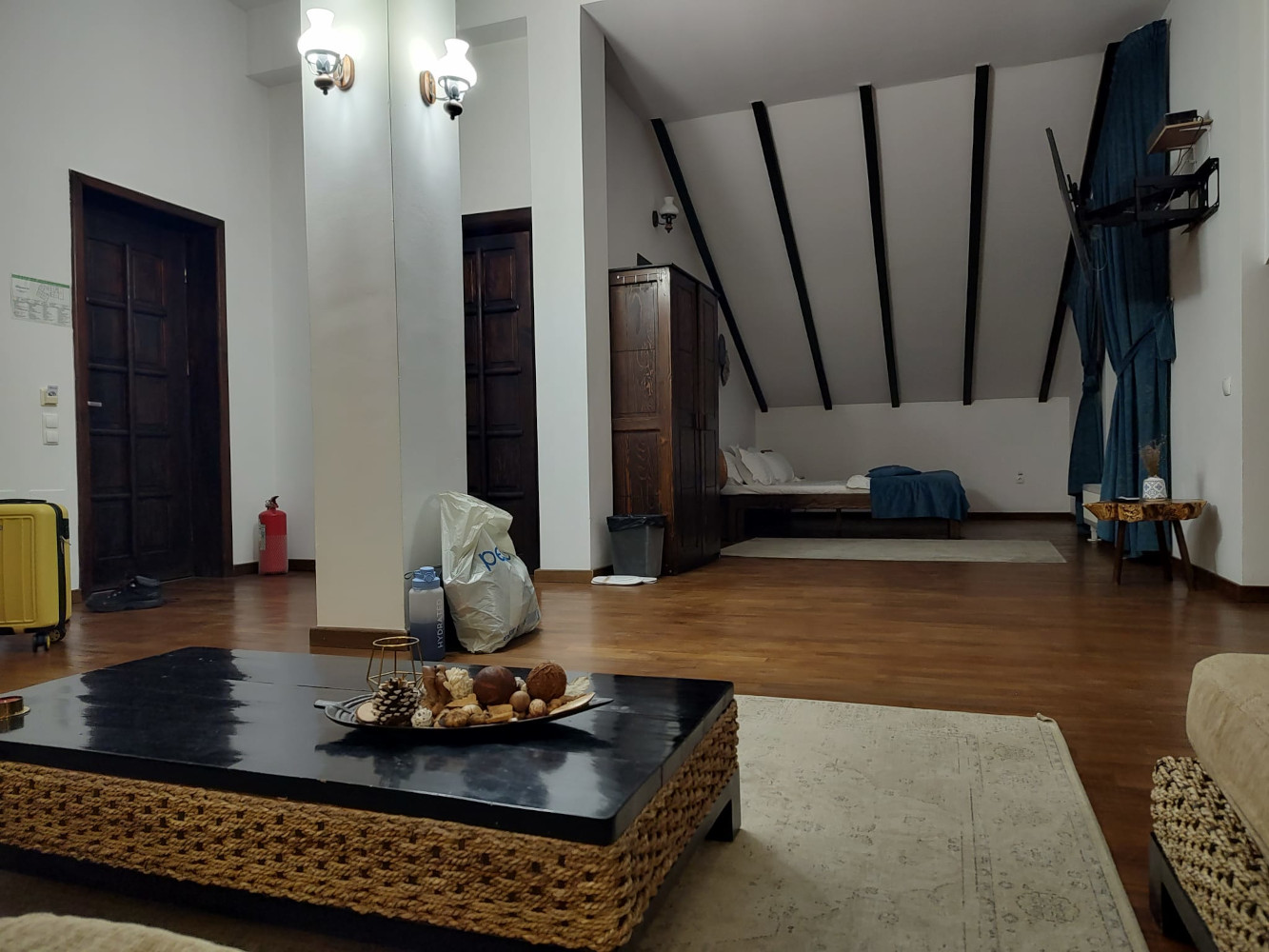 Transylvanian Inn interior camera suite