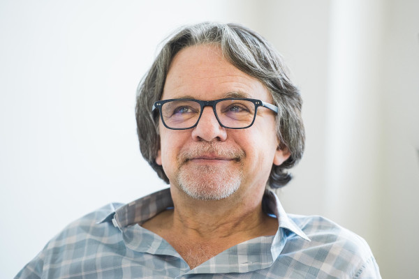 Frank Spotnitz, scenaristul și producătorul serialului Dosarele X, vine în România. Va susține un masterclass în cadrul proiectului Full Moon Creative Lab