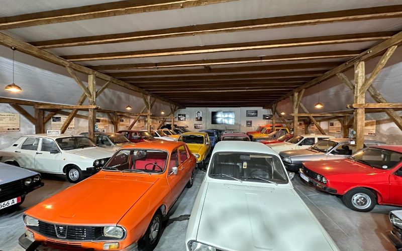 Ciprian Mureşan şi cea mare colecție de automobile Dacia din lume... la Carei