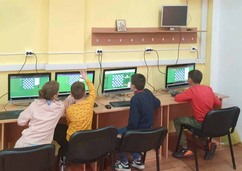 20 de calculatoare vor ajunge la copiii și tinerii din cadrul Serviciului de Asistență Maternală din cadrul D.G.A.S.P.C. Suceava 