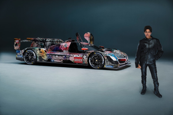 BMW Art Car creată de Julie Mehretu îşi sărbătoreşte premiera mondială la Centrul Pompidou din Paris